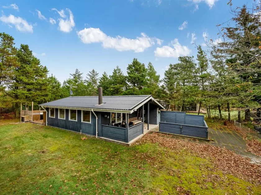 Family-oriented house with sauna, hot tub & terrace | Pets are welcome - Image 1