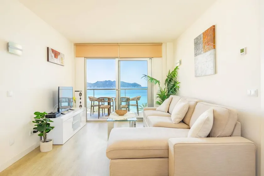 Flat with terrace | Beach view - Image 1