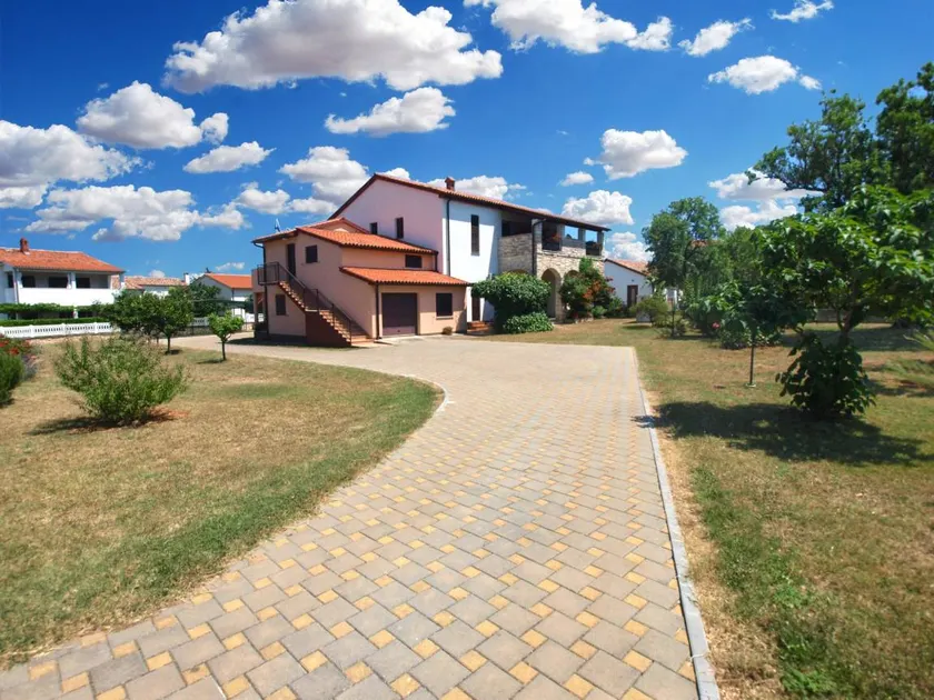 Apartamento con terraza y barbacoa | Admite mascotas - Image 1