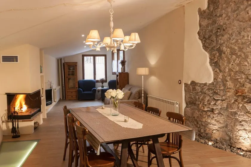 Casa rural 'Cal Martí' en Farena, Montañas de Prades, hasta 8 personas - Image 1
