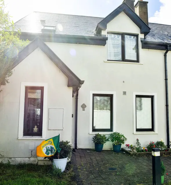 House with garden - Image 1