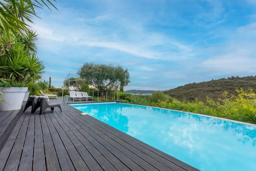 Familienfreundliche Villa mit Garten, Pool und Terrasse | Meerblick | Perfekt für die Arbeit von Zuhause | Haustierfreundlich - Image 1