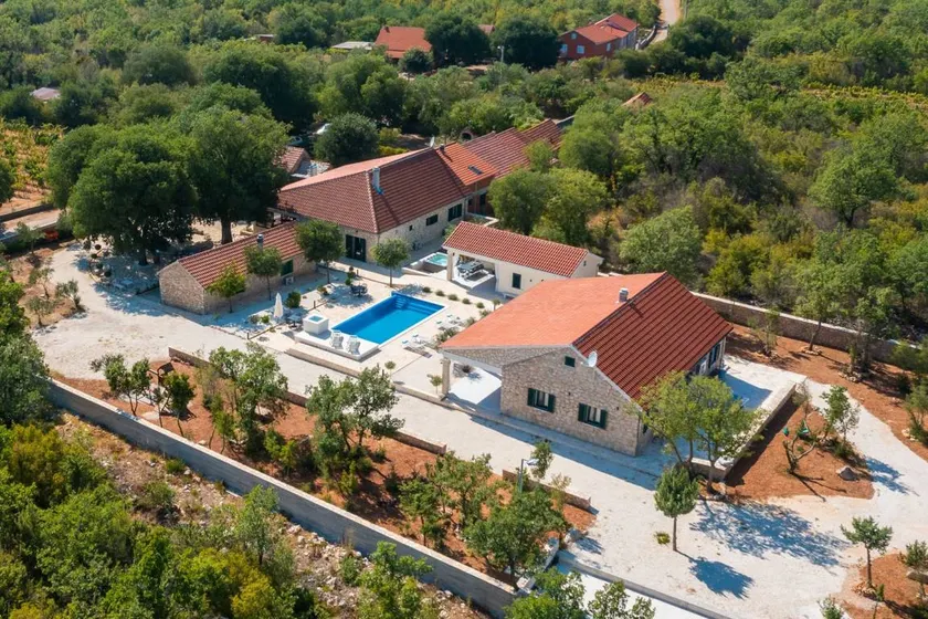 Villa with garden, sauna & terrace | Mountain view - Image 1