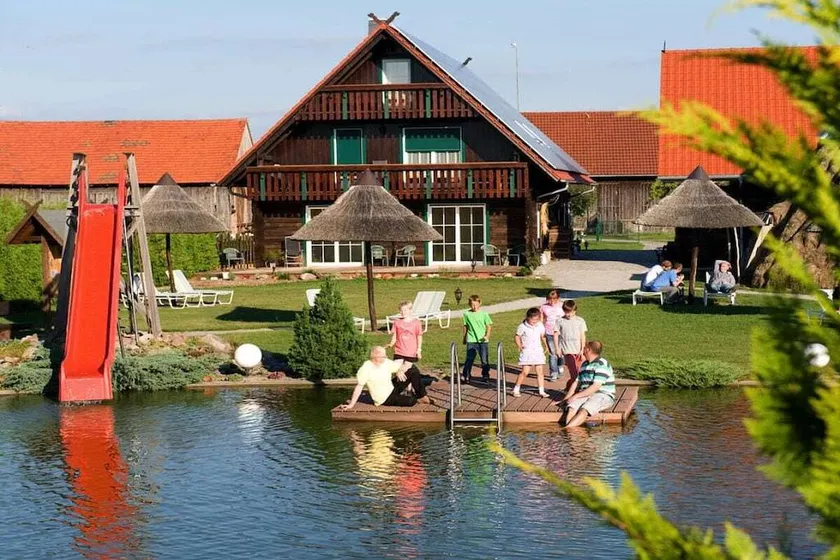 Holiday home with terrace, barbecue & garden - Image 1