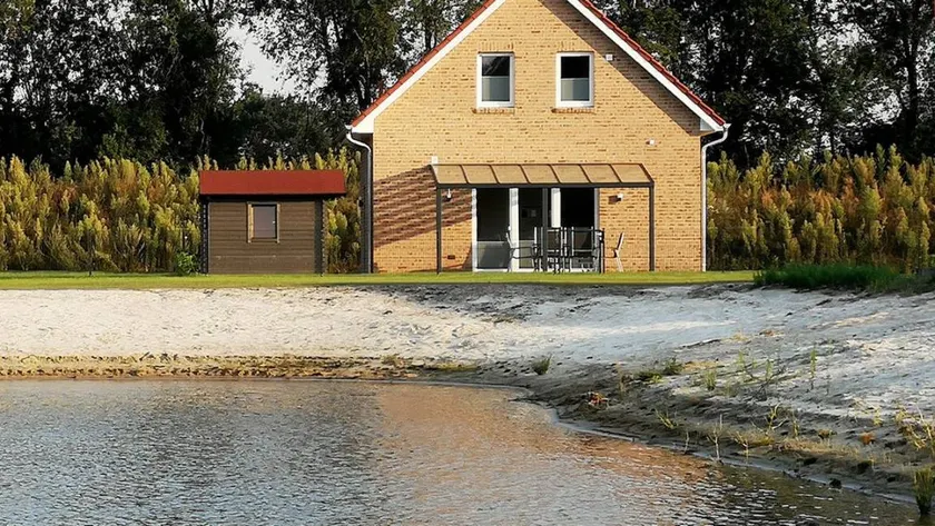 Ferienhaus mit Terrasse, Grill und Pool | Seeblick - Image 1