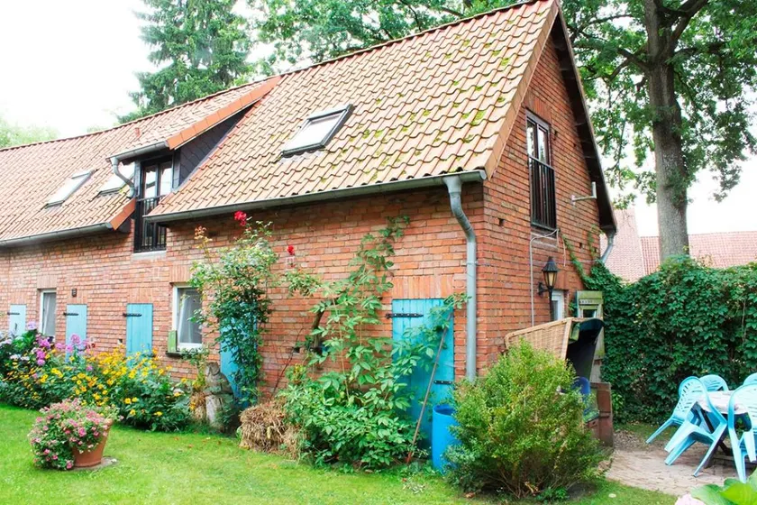 Holiday home with garden, barbeque & terrace - Image 1