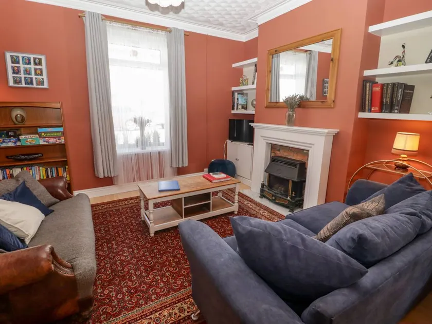Cottage with garden - Image 1