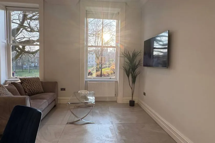 Apartment with garden - Image 1