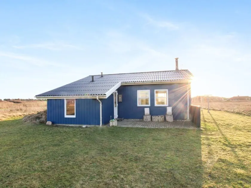 House with terrace - Image 1