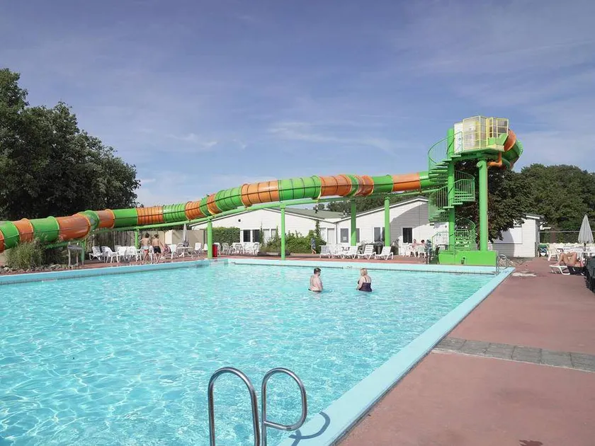 Chalet Casablanca, nieuwbouw op fantastisch 5-sterren vakantiepark met zwembaden - Image 1
