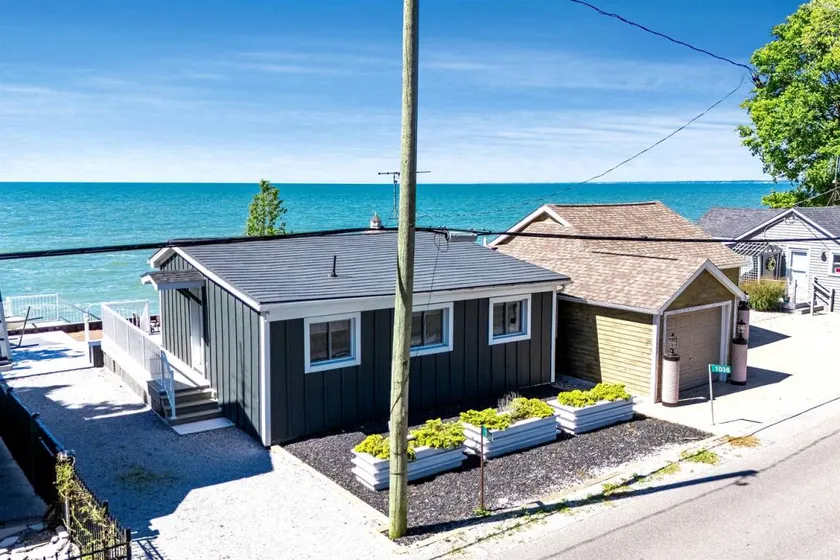 Gorgeous Cottage with Fire Pit and Nice Beach Vistas in Leamington, Ontario - Image 1