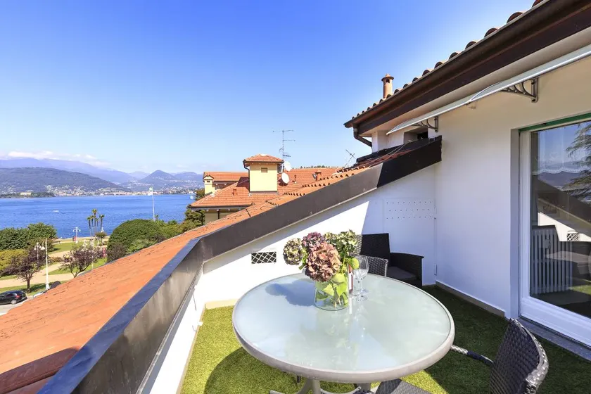 Apartment with terrace | Mountain view - Image 1