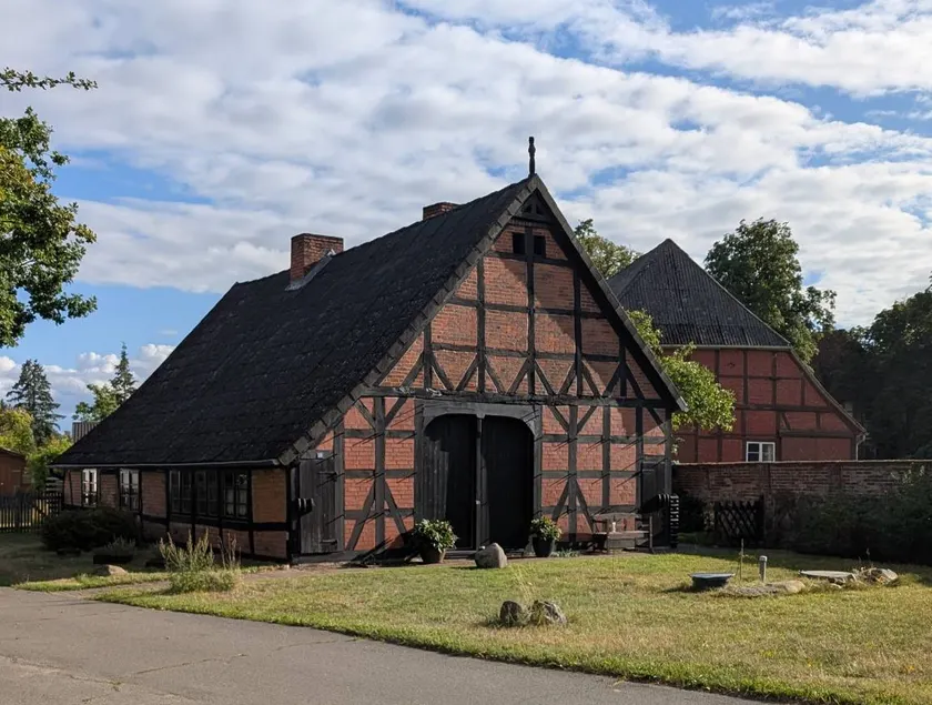 House with garden & barbecue - Image 1