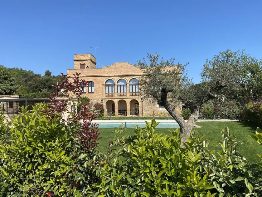 Maison avec piscine, barbecue et jardin | Vue jardin - Image 1