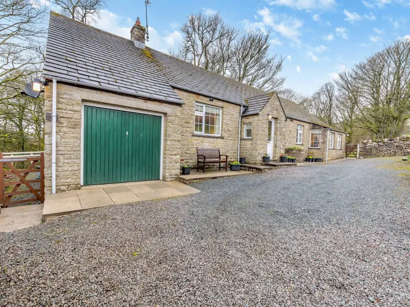 Cottage with garden & barbecue - Image 1