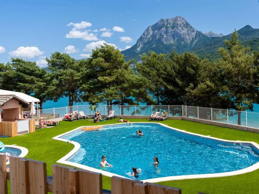 Mobile home with pool, terrace & BBQ - Image 1