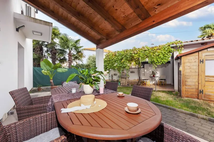 Apartamento con terraza y jardín | Ideal para trabajar remoto | Acepta mascotas - Image 1