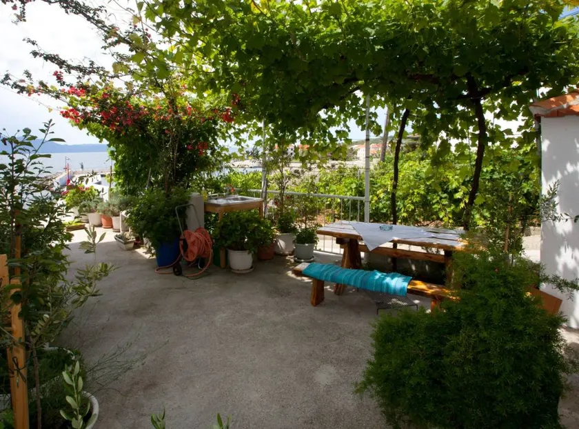 Beachfront Whispering Waves Apartments - Comfort One Bedroom Apartment with Sea View - Image 1