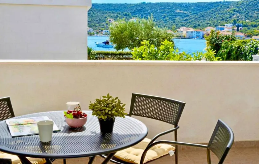 Lovely holiday home with terrace & garden - Image 1