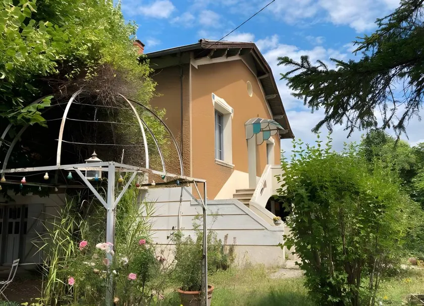 Holiday apartment with fast internet, terrace & garden | Garden view - Image 1