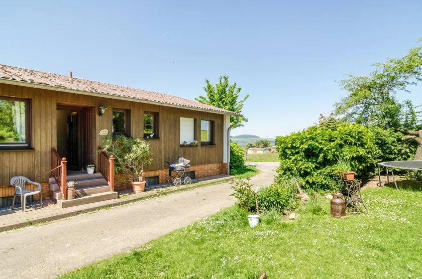 Flat with barbeque & garden | Garden view - Image 1