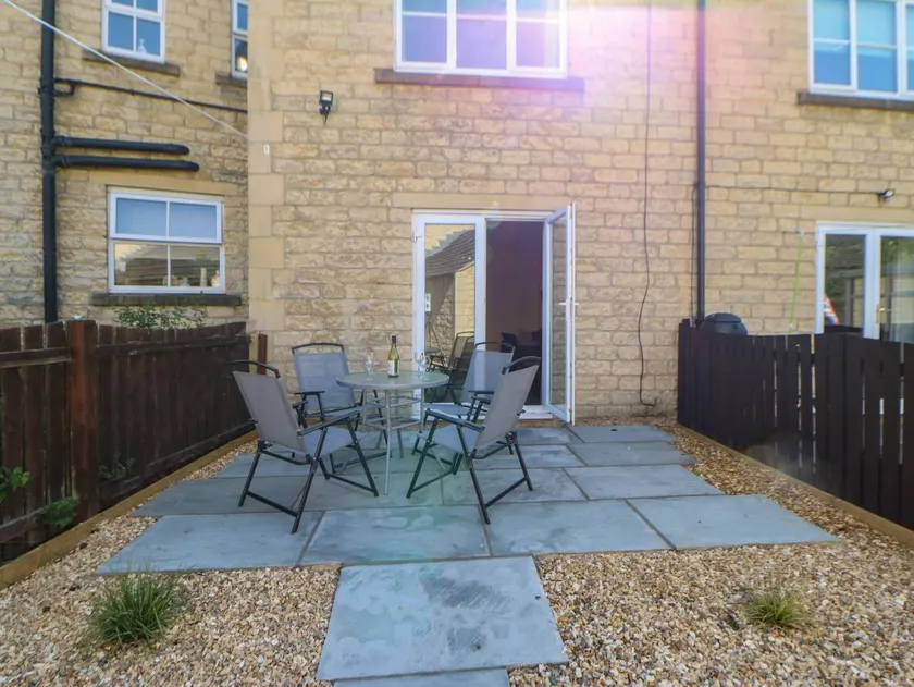 Cottage with garden - Image 1