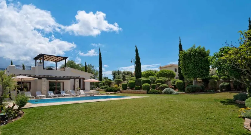 Villa con piscina privada, terraza y jardín | Vista panorámica - Image 1