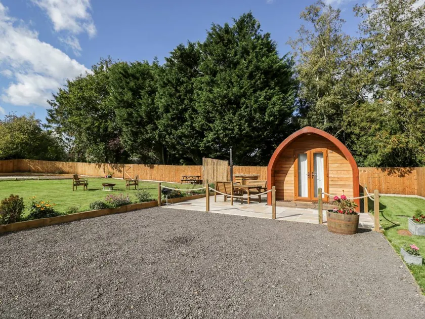 Family-friendly nice cottage with hot tub & garden - Image 1
