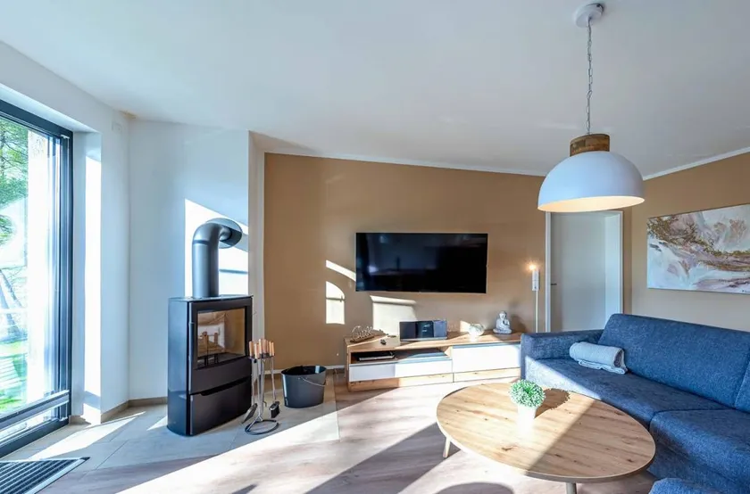 5 Sterne Ferienapartment „Honigbiene“ mit seitlichem Blick auf den Krakower See - Image 1