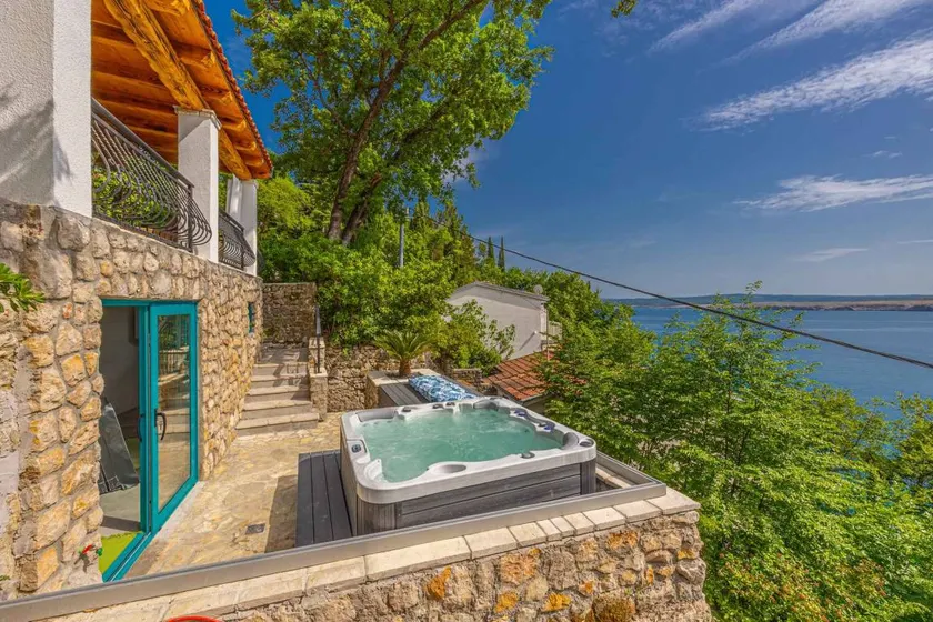 Villa with terrace and sea view - Image 1