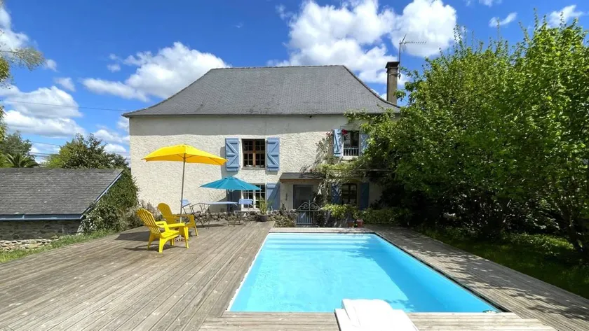Gite with garden, terrace & pool - Image 1