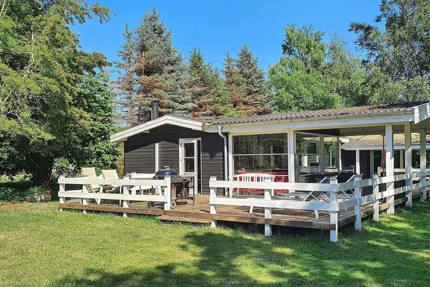 House with sauna & terrace - Image 1