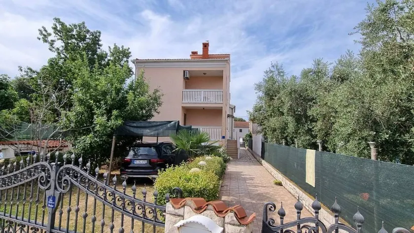 Beautiful holiday apartment with BBQ, terrace & garden - Image 1