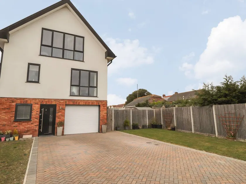 Cottage with garden | Beach view - Image 1