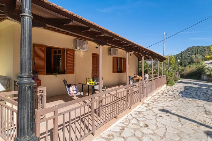 Studio with garden & terrace | Mountain view - Image 1