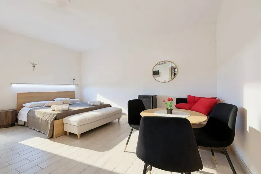 B&B with terrace & fast internet - Image 1