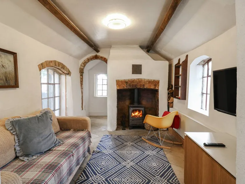 Cottage with garden - Image 1