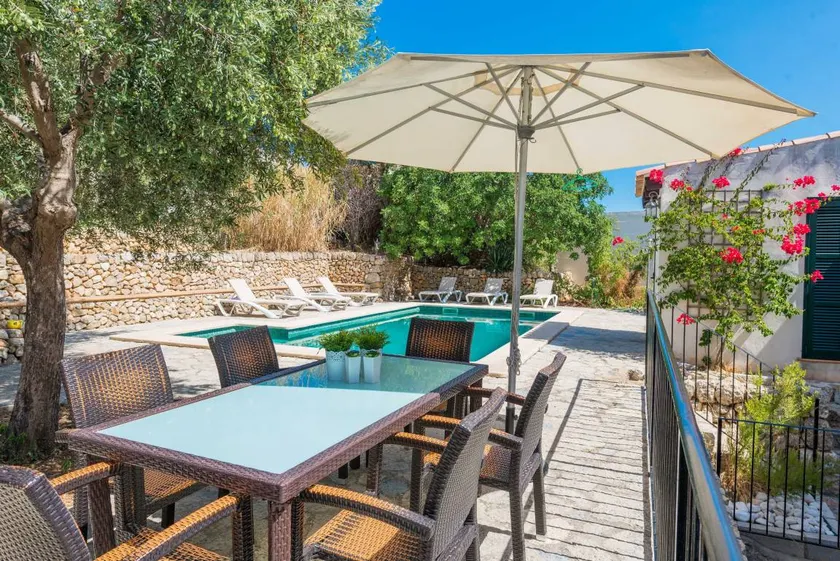 Family-oriented pleasant villa with garden, terrace & barbeque - Image 1