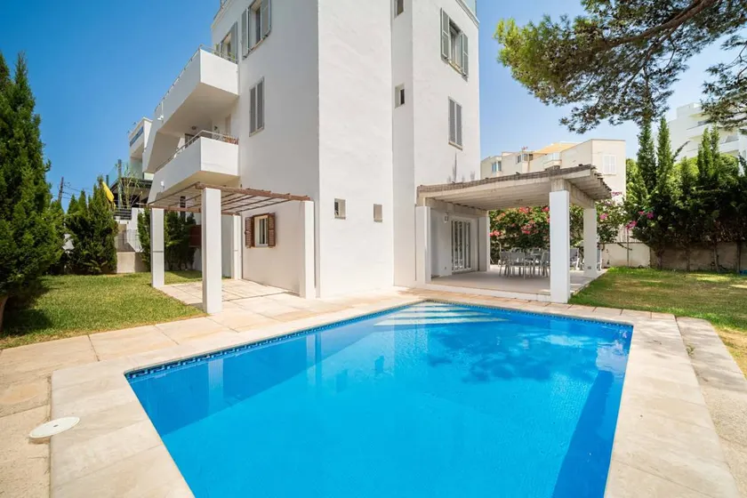 Villa mit privatem Pool, Garten und Terrasse - Image 1