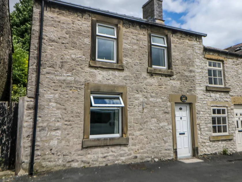Fully equipped beautiful cottage with garden - Image 1