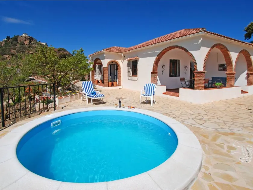 House with BBQ, private pool & garden | Mountain view | Good for workation | Pets allowed - Image 1
