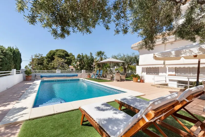 Family-friendly nice apartment with garden, BBQ & pool | Sea view | Close to the beach | Perfect for remote work | Pets allowed - Image 1