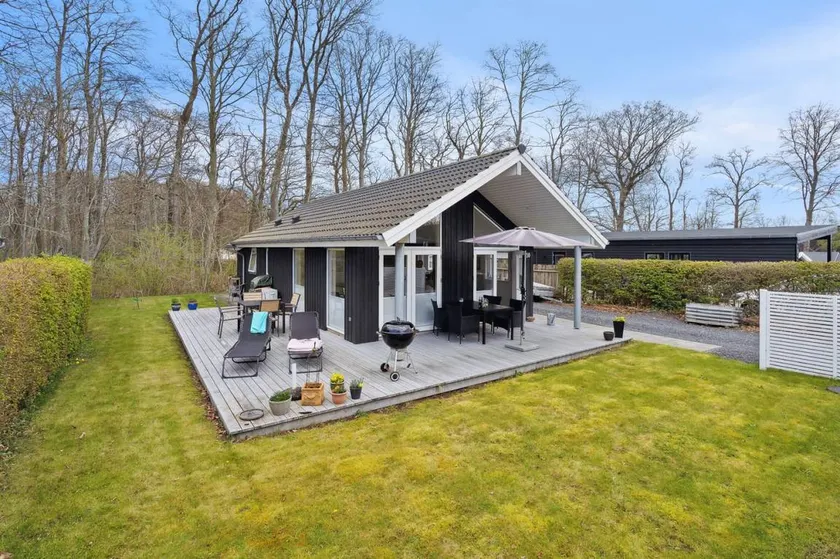 Holiday home with terrace - Image 1