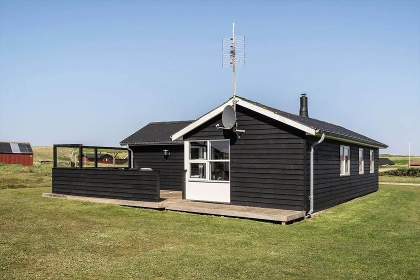 Holiday home with terrace & barbeque - Image 1