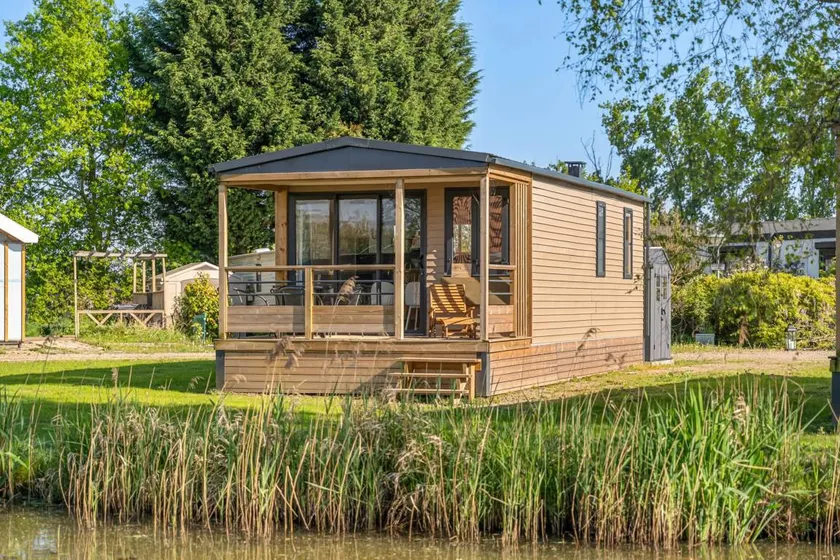 Camping Papillon Kinrooi – Vakantiehuis Premium 4P - Image 1