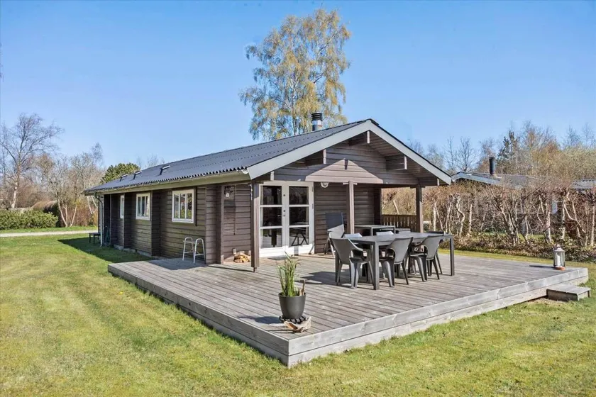 Holiday home with terrace & BBQ - Image 1