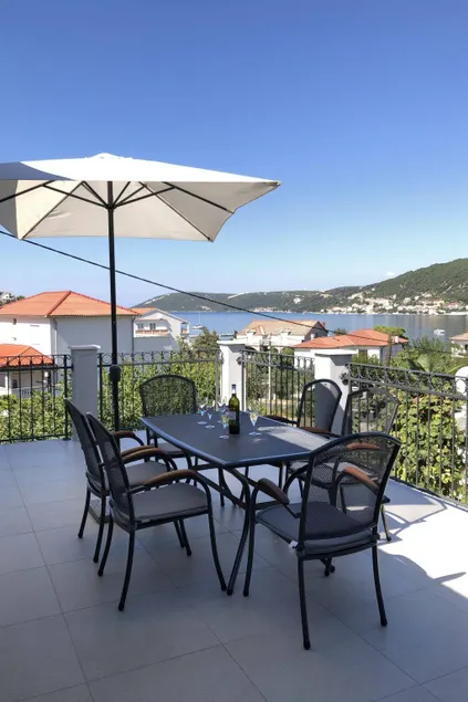 Atractivo apartamento vacacional con barbacoa, terraza y jardín - Image 1