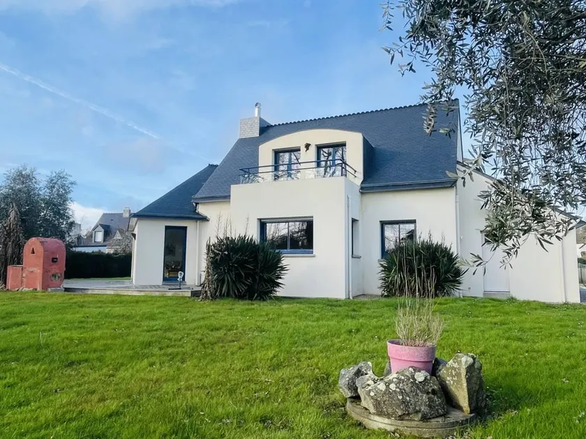 Family-friendly big holiday home with BBQ, terrace & garden | Garden view | Dogs allowed - Image 1