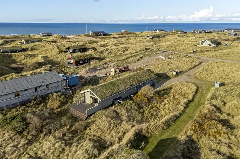 Holiday home with sauna, hot tub & barbeque - Image 1