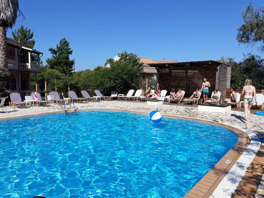 Lodge con piscina, terraza y jardín | Vistas al jardín - Image 1